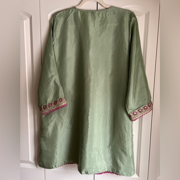 Pakistani Designer Green Silk Kurta Sharara Size M | Floral Embroidered Formal - Picture 4 of 7